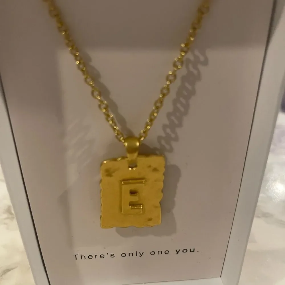𝅺Zara E Initial Stamp Necklace  NIB